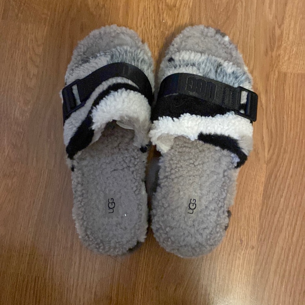 UGG FLUFFITA platform slides